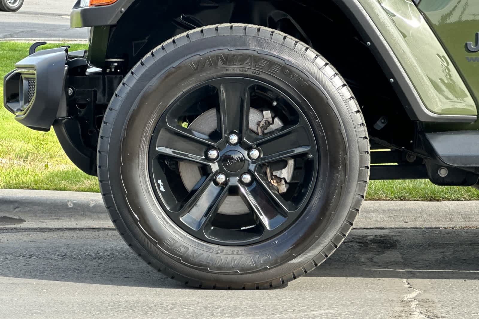 Used 2021 Jeep Wrangler Unlimited Sahara AWD/4WD image 26