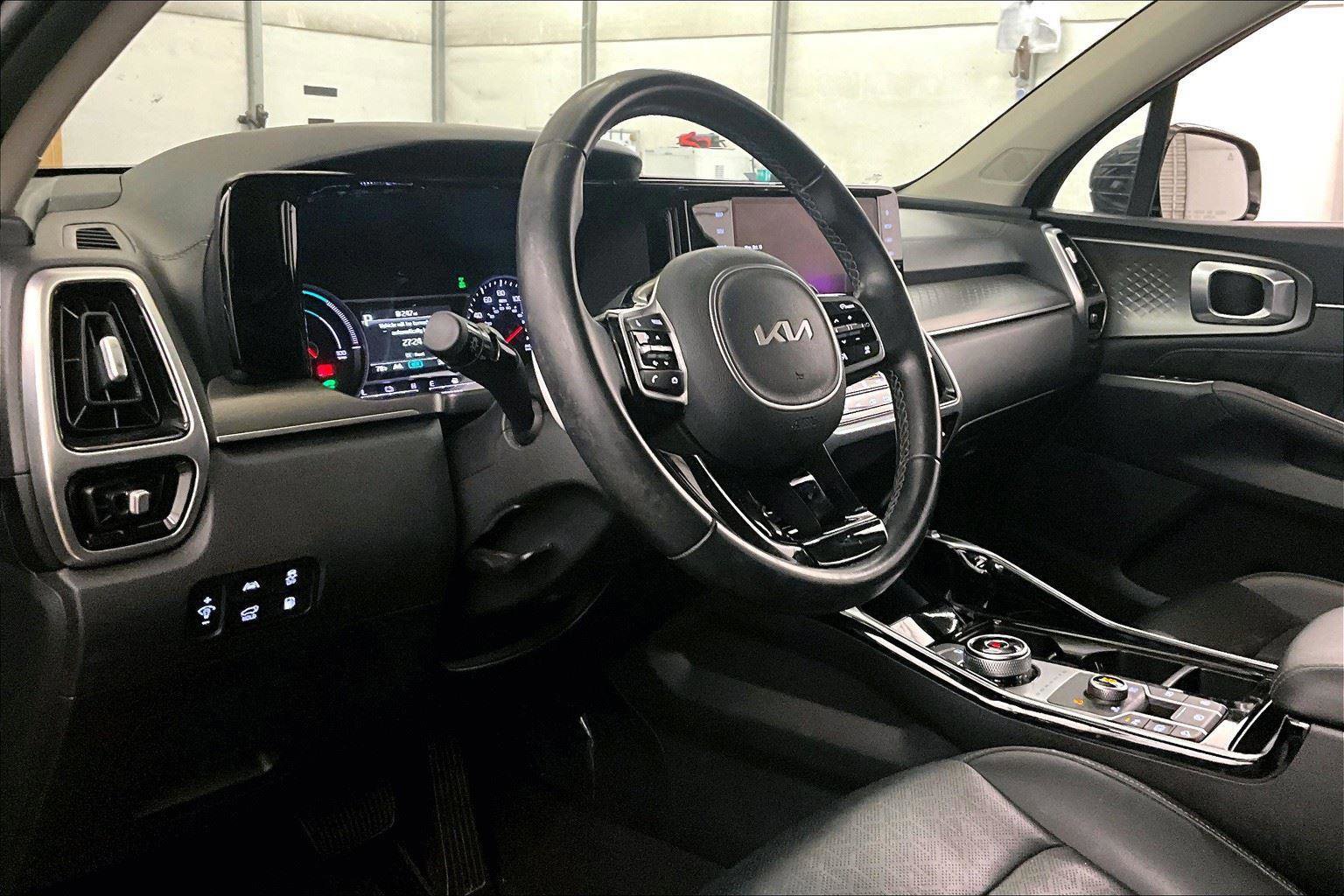 Used 2022 Kia Sorento SX image 12