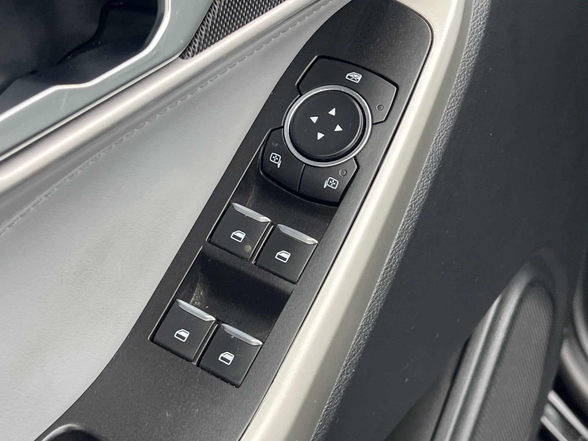 Certified 2021 Ford Explorer XLT w/ Equipment Group 202A image 21