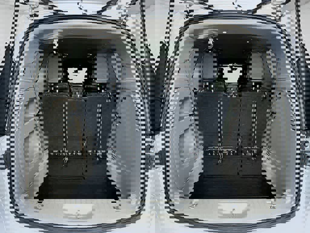 Used 2024 Chrysler Pacifica Touring-L image 24