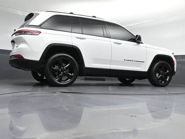 Used 2023 Jeep Grand Cherokee Limited w/ Black Appearance Package AWD/4WD image 42