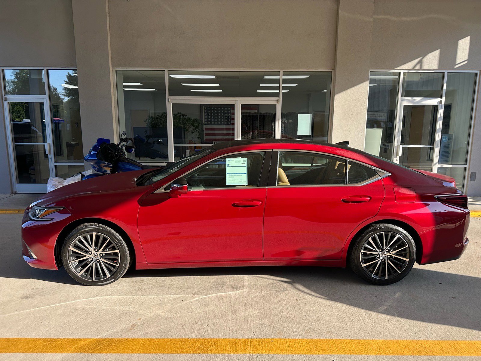 Used 2022 Lexus ES 350 w/ Premium Package FWD image 3
