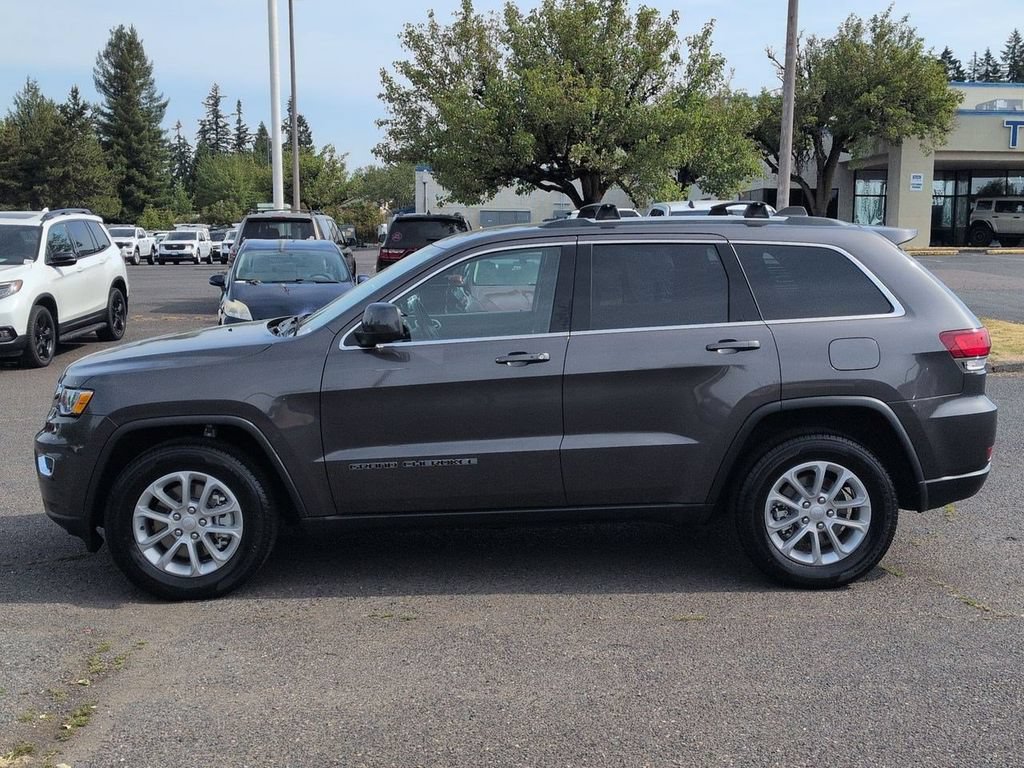 Used 2021 Jeep Grand Cherokee Laredo AWD/4WD image 2