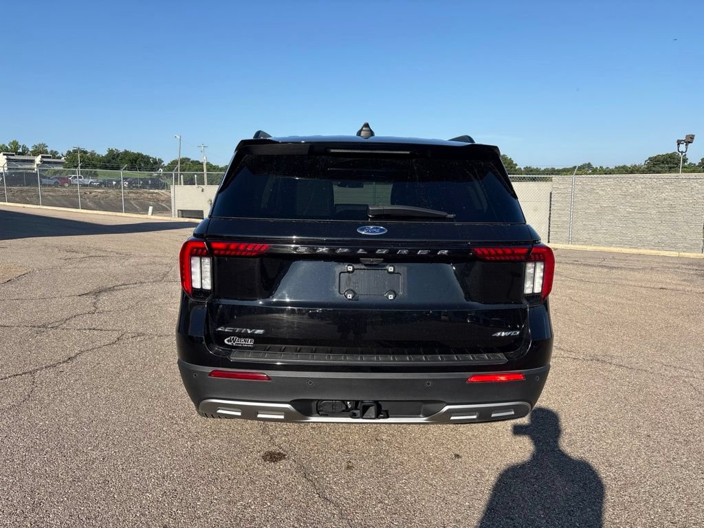 Certified 2025 Ford Explorer Active w/ Active Comfort Package AWD/4WD image 6