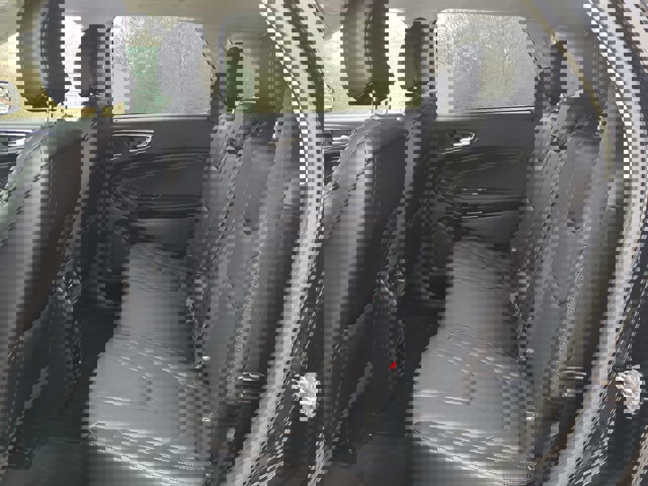 Certified 2018 Ford Edge Titanium w/ Technology Package image 12