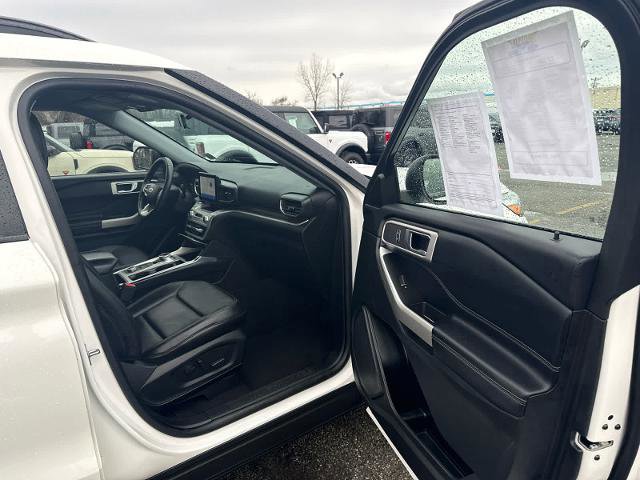Certified 2022 Ford Explorer XLT w/ Equipment Group 202A image 8