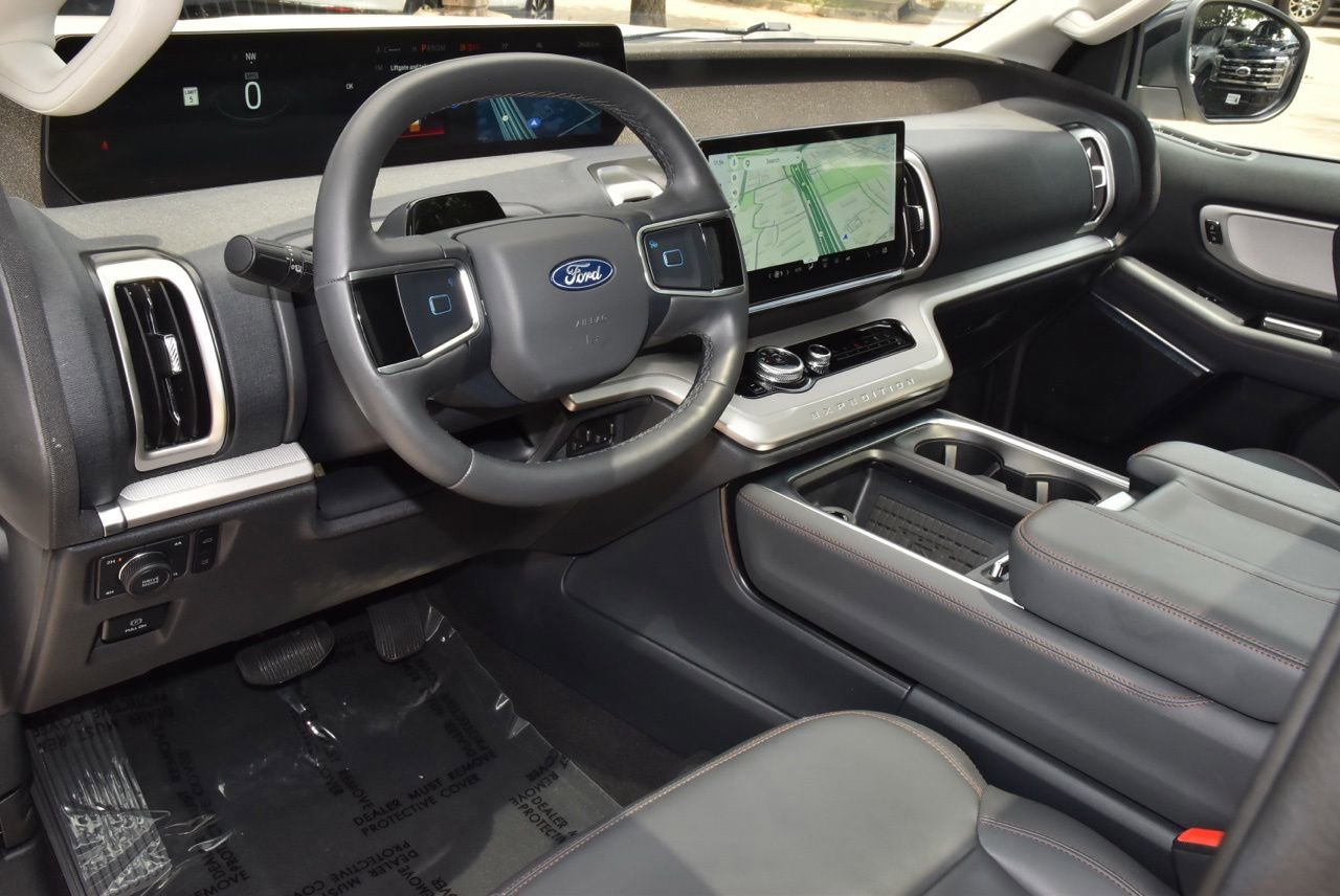 Certified 2025 Ford Expedition Active AWD/4WD image 34
