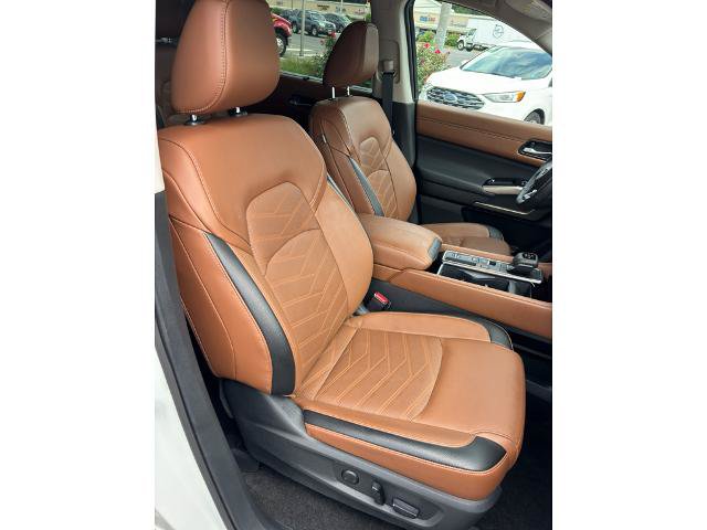 Used 2024 Nissan Pathfinder Platinum FWD image 6