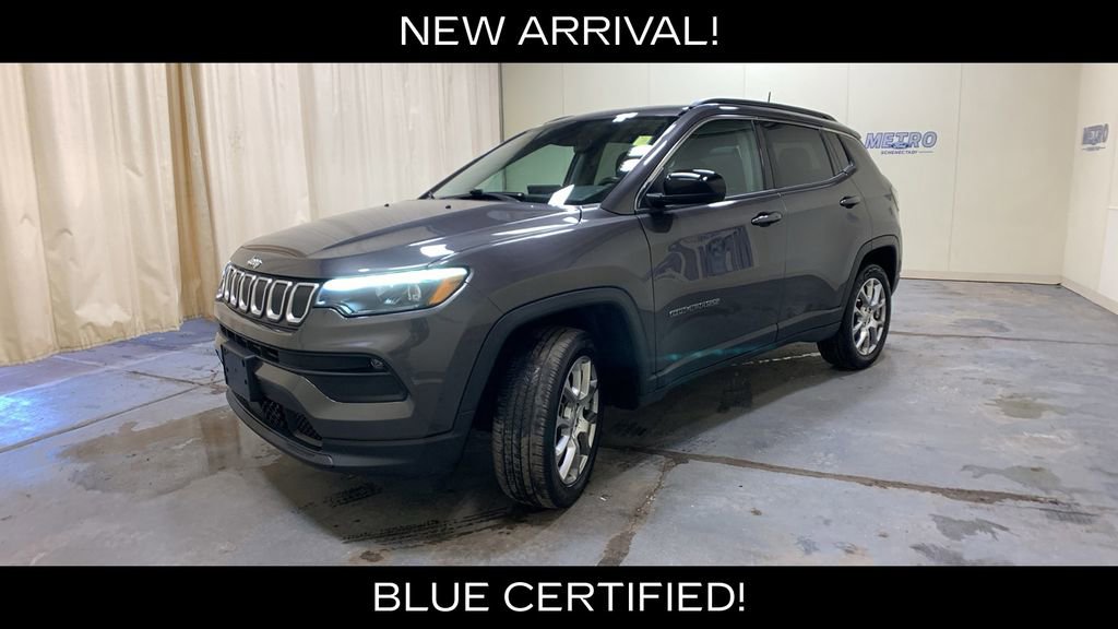 Used 2022 Jeep Compass Latitude w/ Sun and Sound Group AWD/4WD image 7