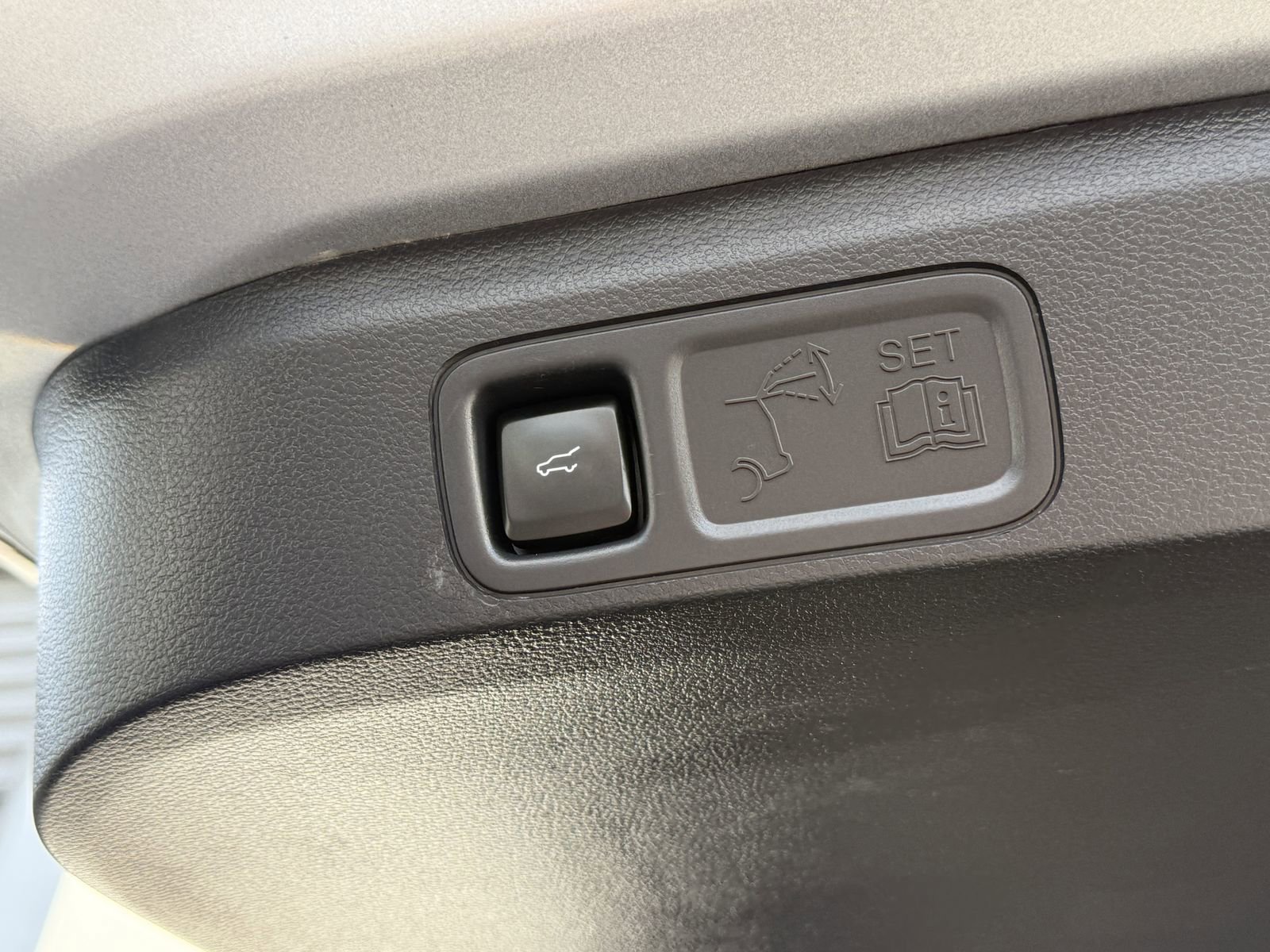 Certified 2024 Ford Expedition Limited image 9