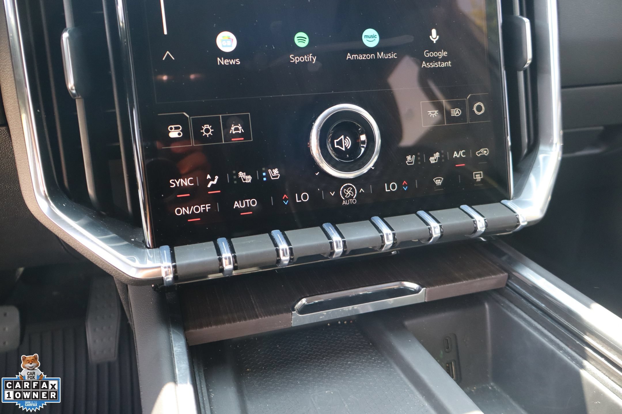 Used 2025 GMC Acadia Denali w/ LPO, Floor Liner Package FWD image 21