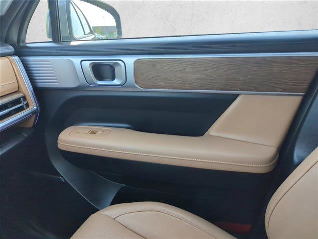 Used 2025 Hyundai Santa Fe Limited AWD/4WD image 23
