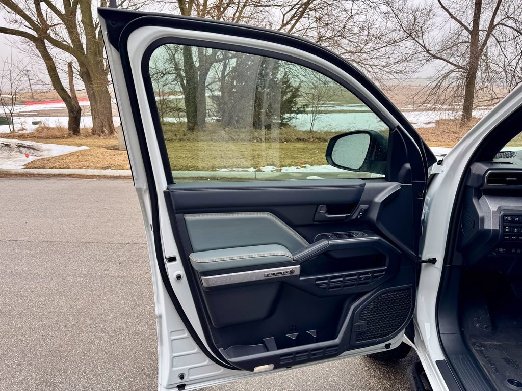 Used 2025 Toyota 4Runner Trailhunter image 11