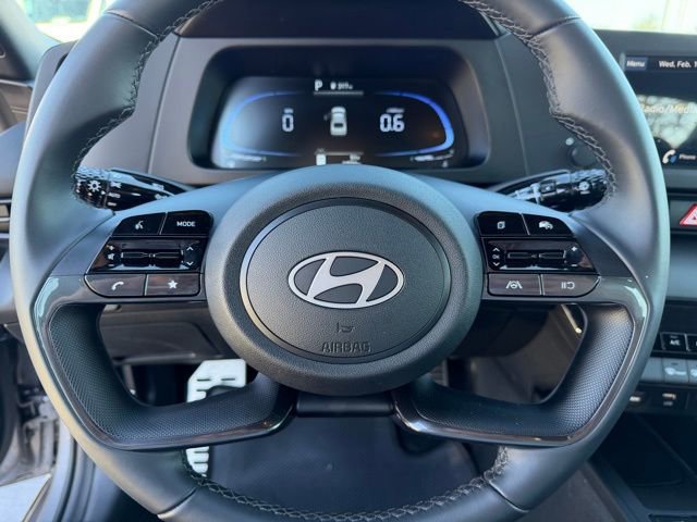 Used 2025 Hyundai Elantra Sport image 13