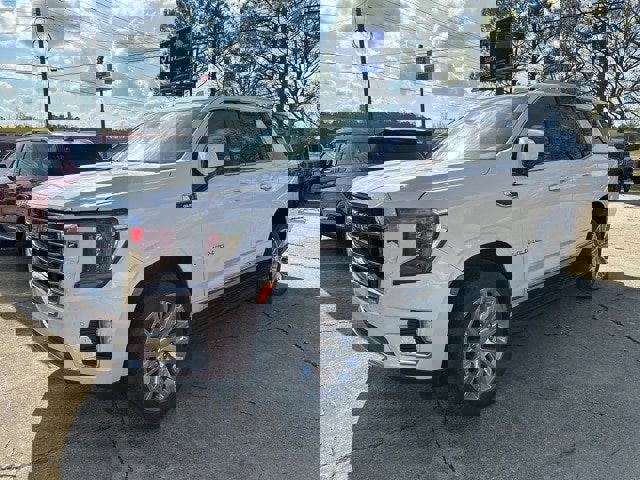 Used 2023 GMC Yukon SLT w/ SLT Premium Package