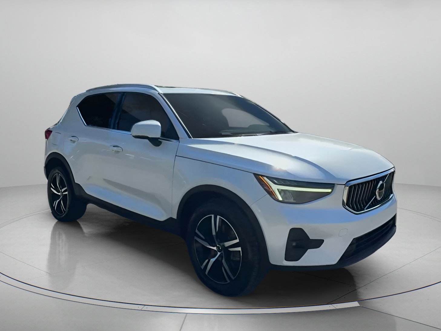 Used 2023 Volvo XC40 B5 Plus image 26