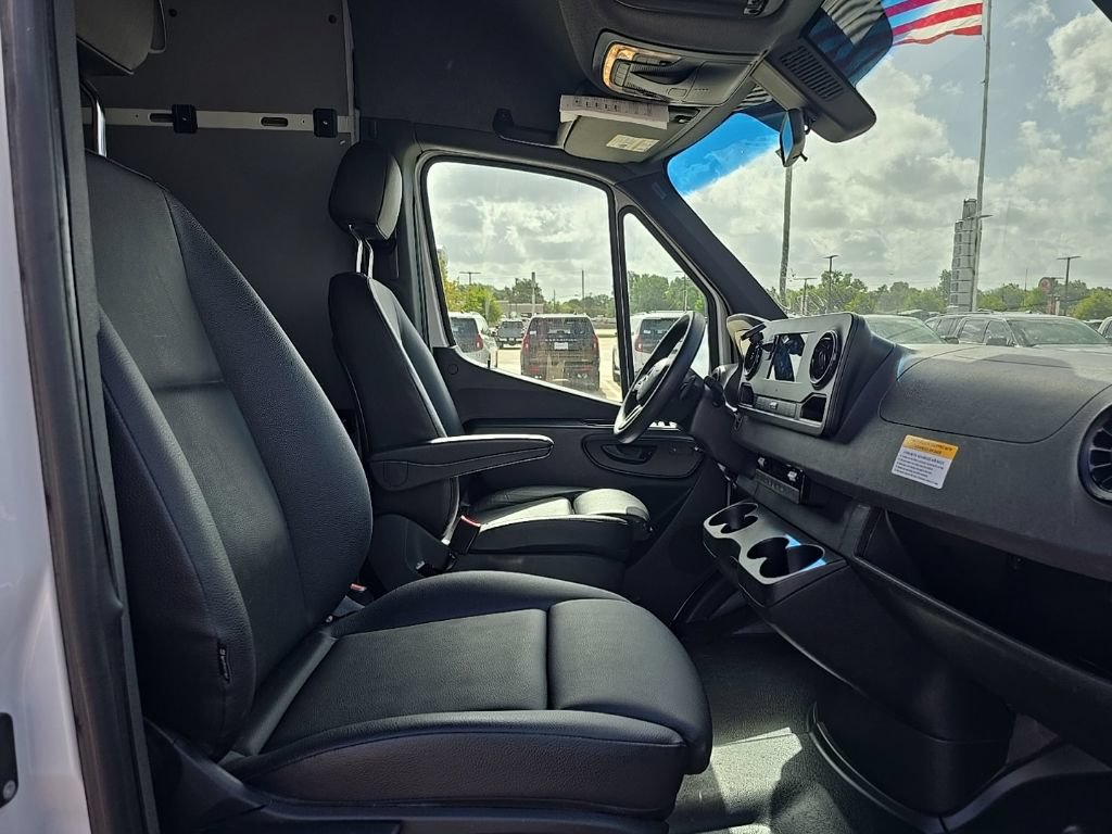 Used 2024 Mercedes-Benz Sprinter 2500 image 15