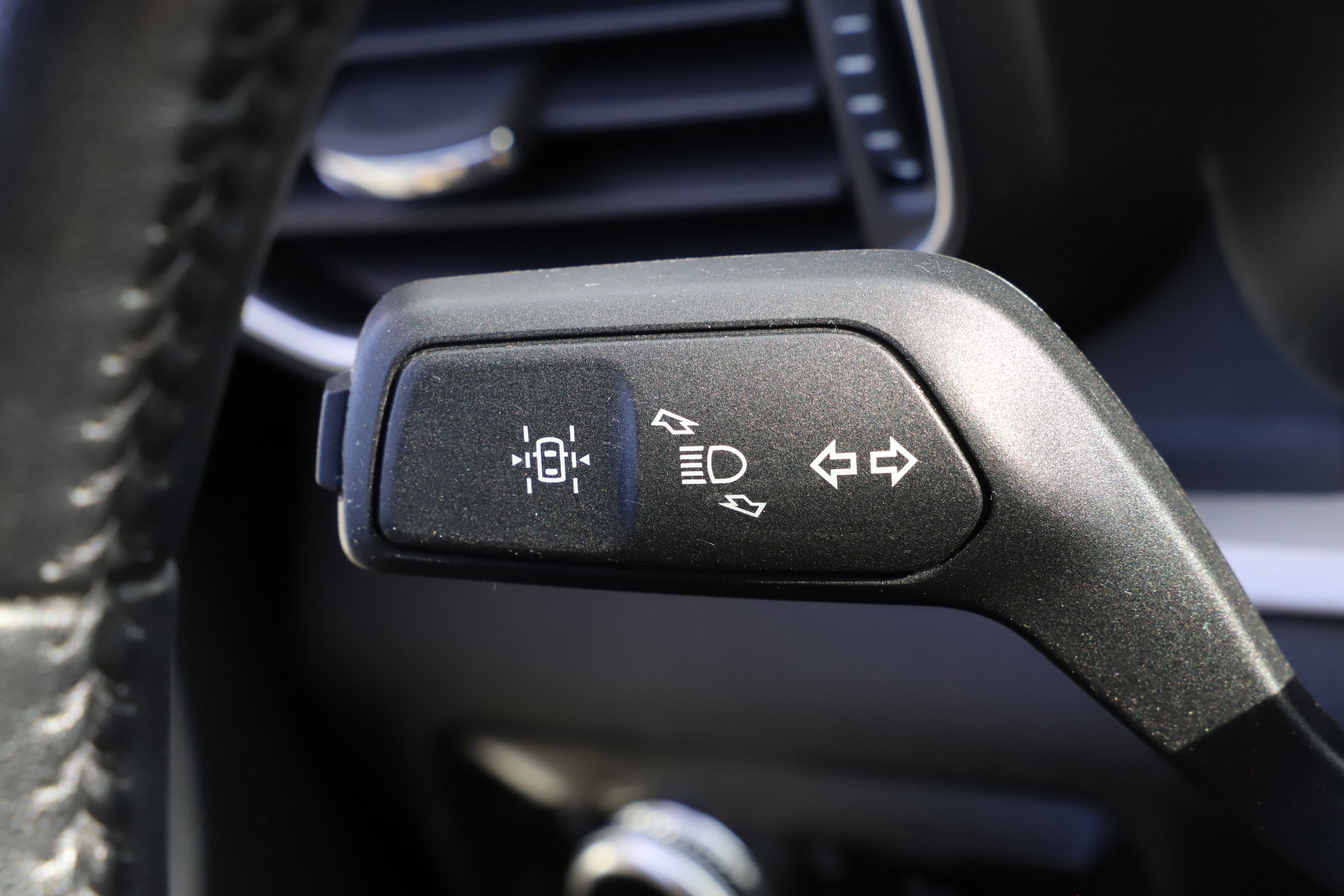 Certified 2023 Ford Explorer XLT w/ Equipment Group 202A image 38