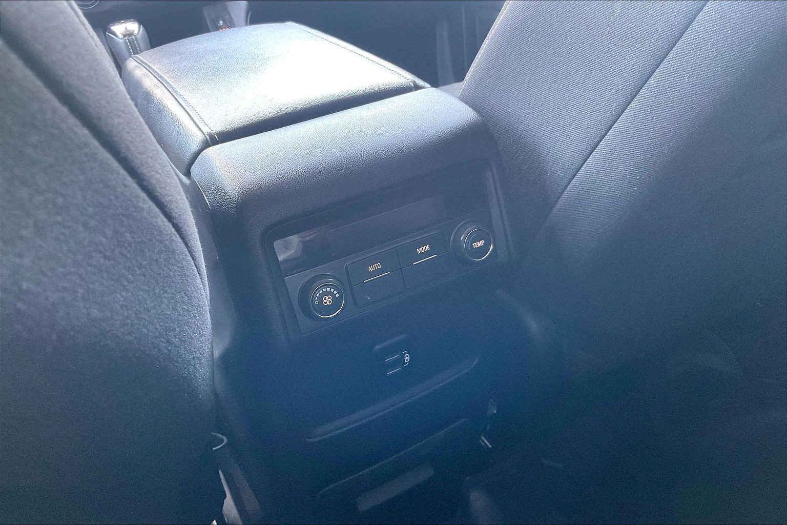 Used 2017 GMC Acadia SLE w/ LPO, Floor Liner Package FWD image 32