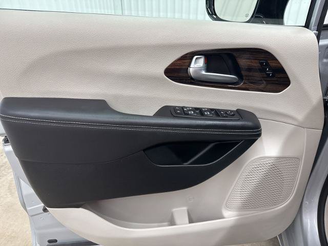 Used 2024 Chrysler Pacifica Limited FWD image 10
