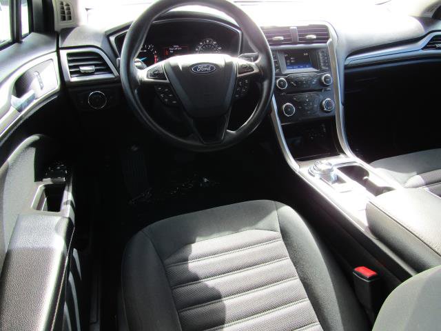 Certified 2017 Ford Fusion SE FWD image 2