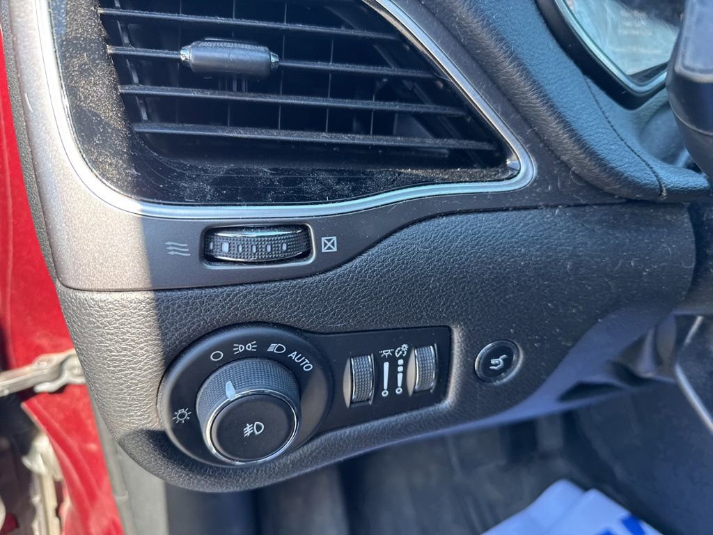 Used 2019 Jeep Cherokee Limited AWD/4WD image 13
