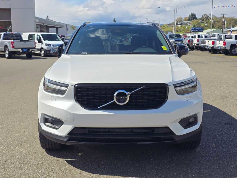 Used 2019 Volvo XC40 T5 R-Design image 8
