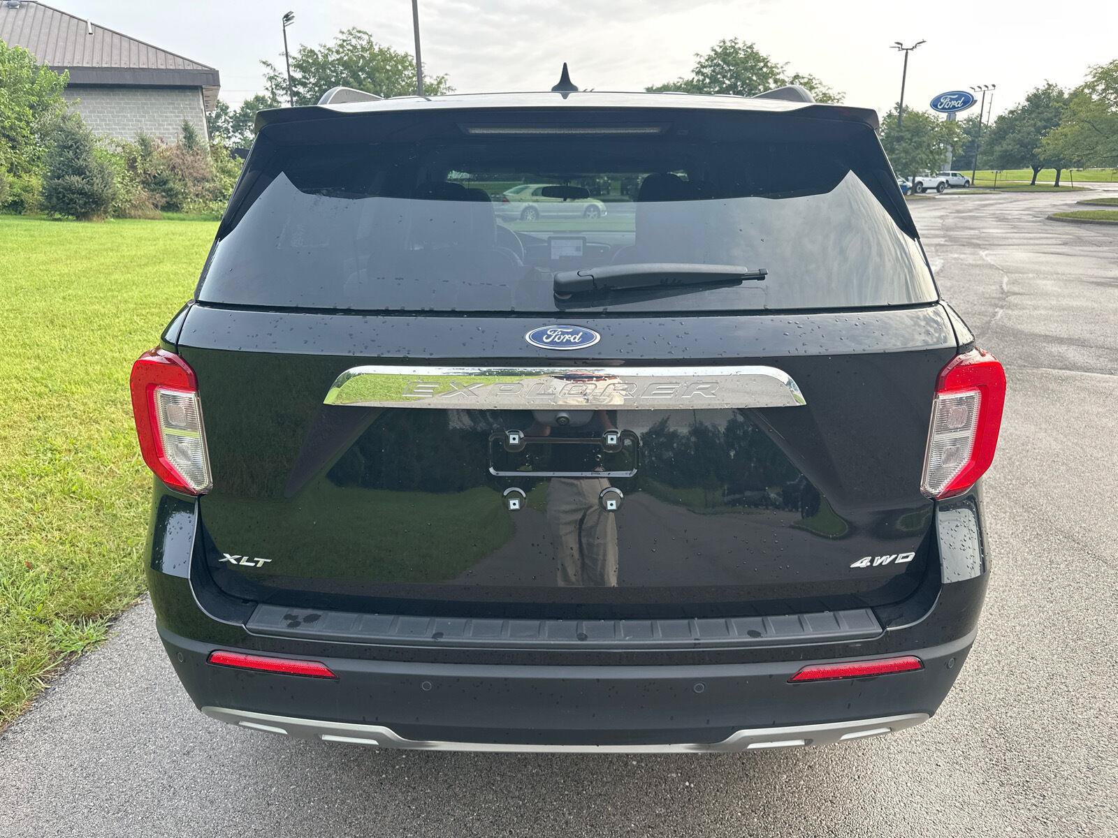 Certified 2024 Ford Explorer XLT w/ Equipment Group 202A AWD/4WD image 15