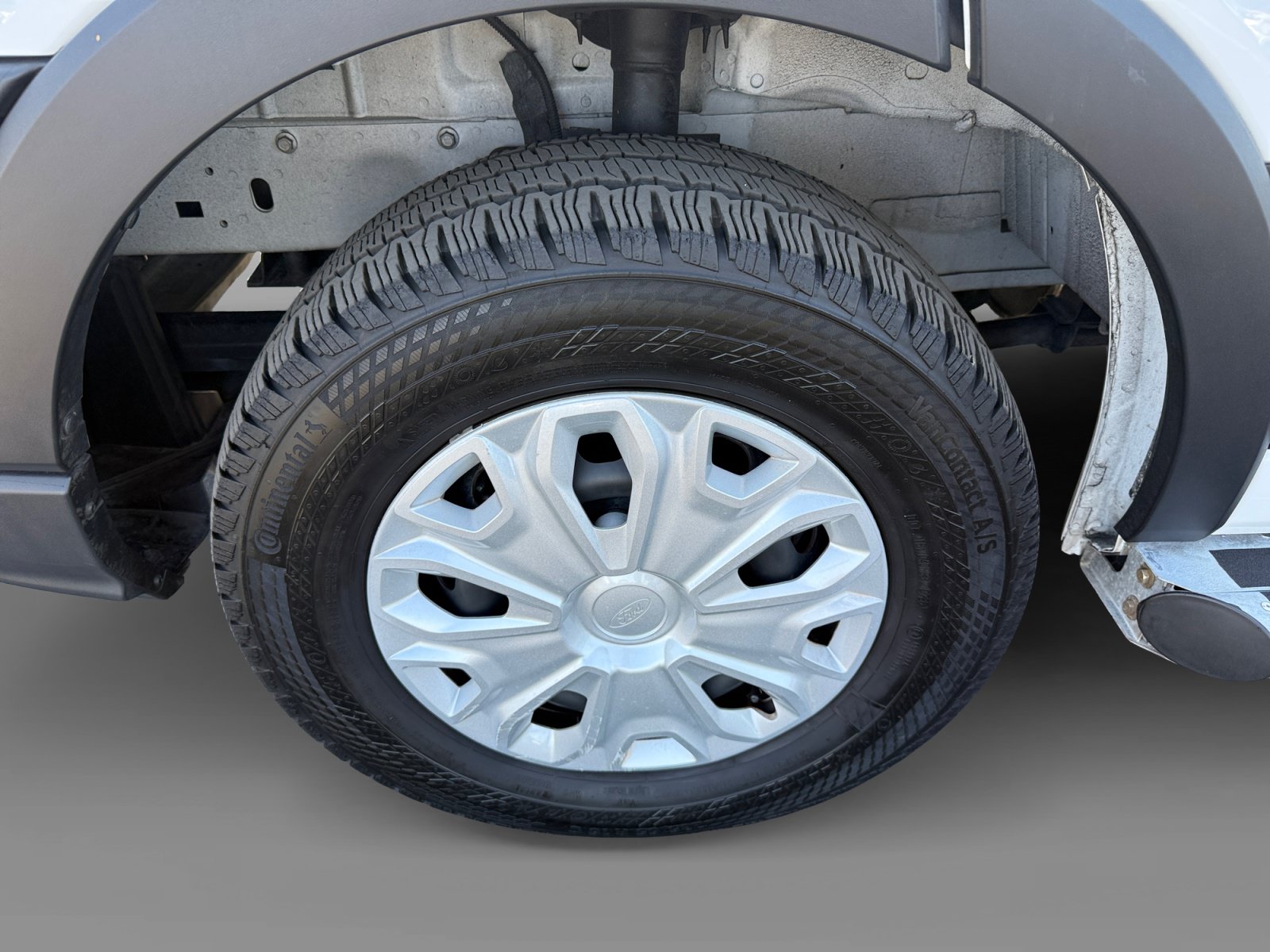 Certified 2025 Ford Transit 250 Low Roof w/ Exterior Upgrade Package RWD image 9