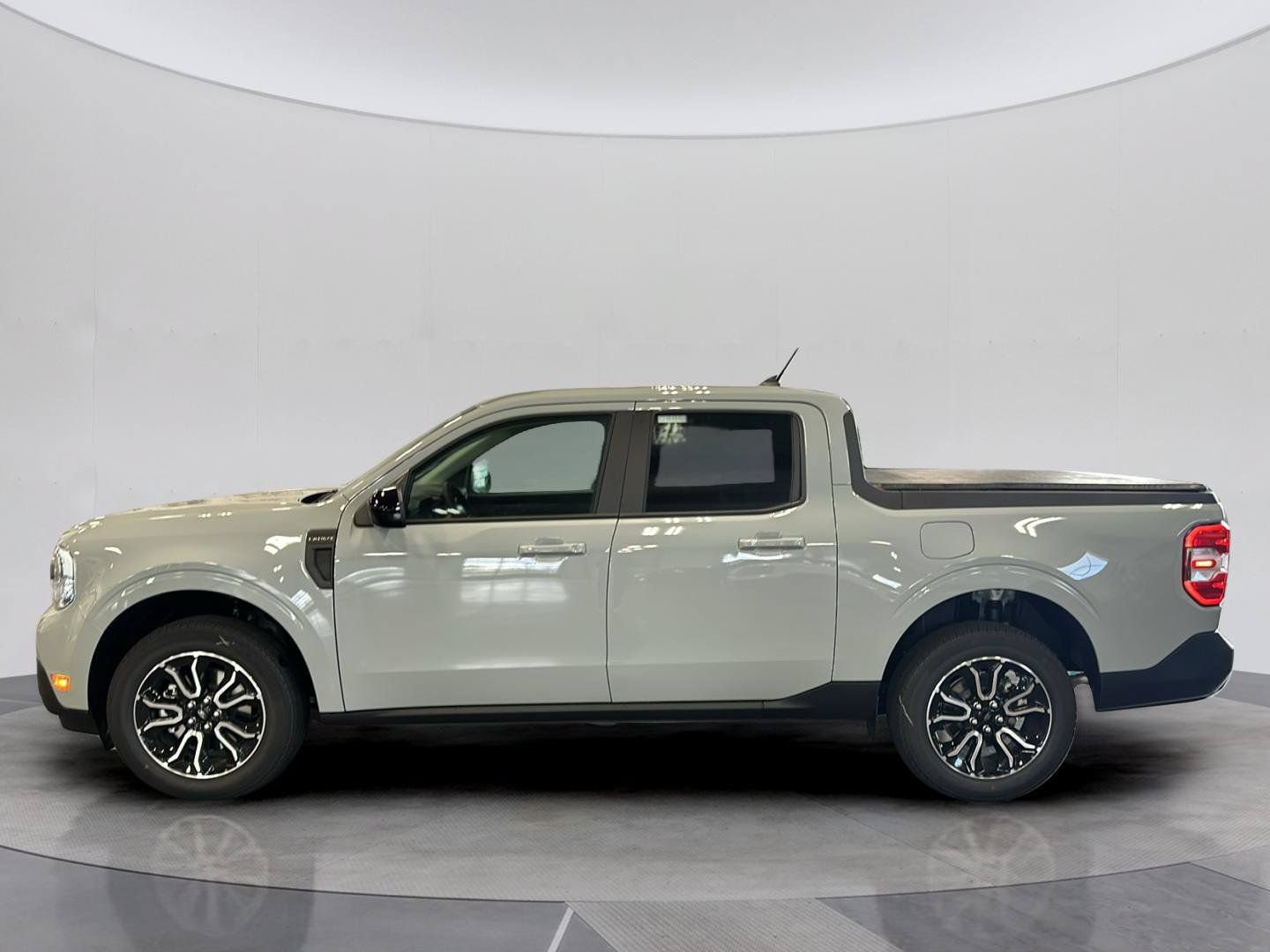 Certified 2024 Ford Maverick Lariat w/ 4K Tow Package AWD/4WD image 2