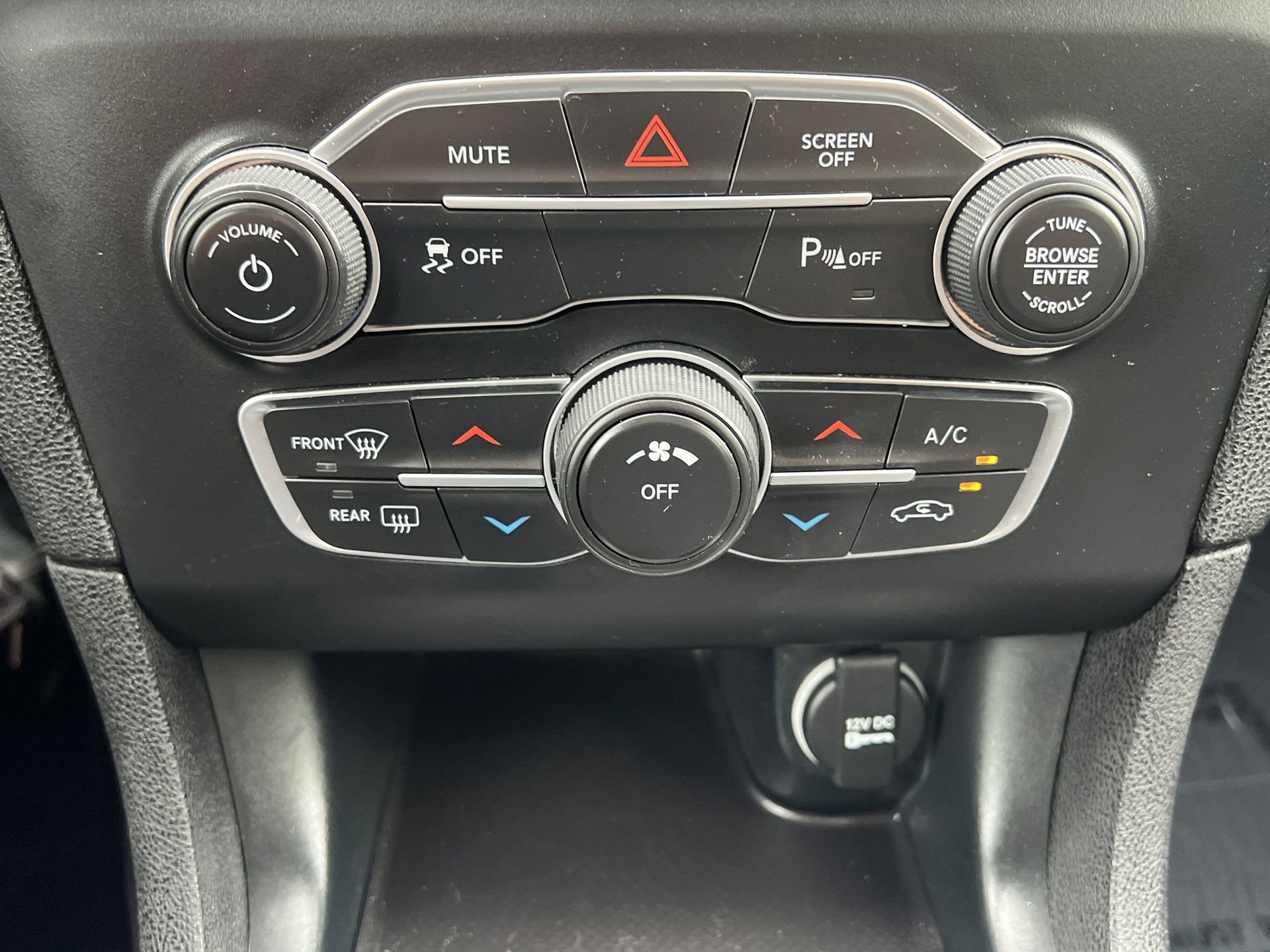 Used 2023 Dodge Charger SXT image 13