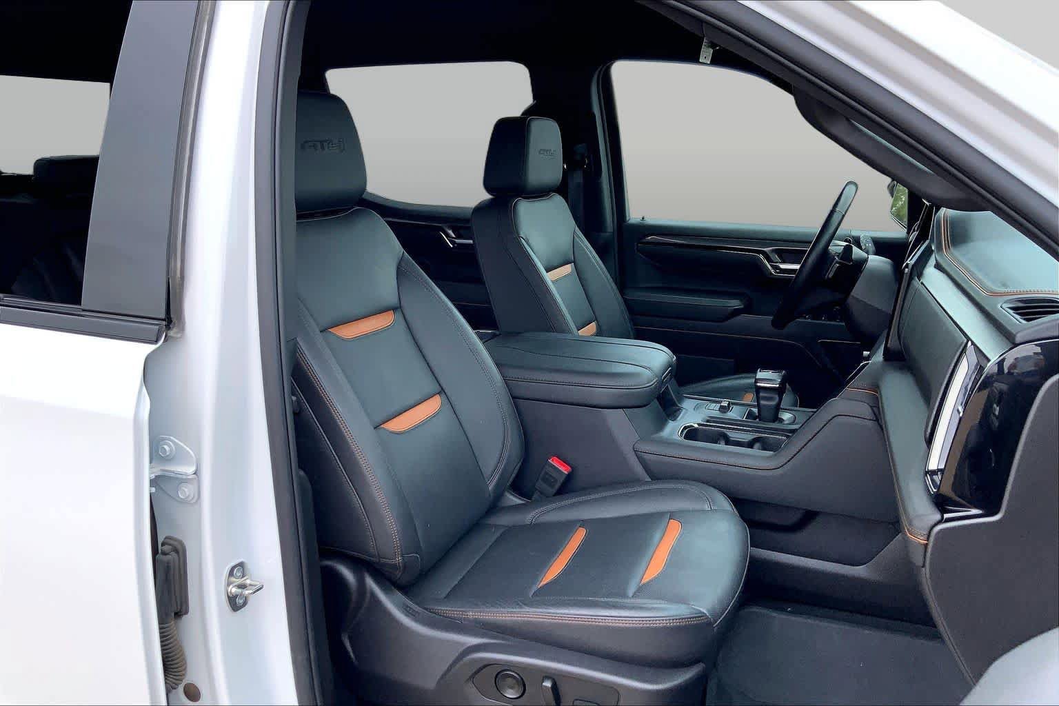Used 2024 GMC Sierra 1500 AT4 w/ Technology Package AWD/4WD image 9