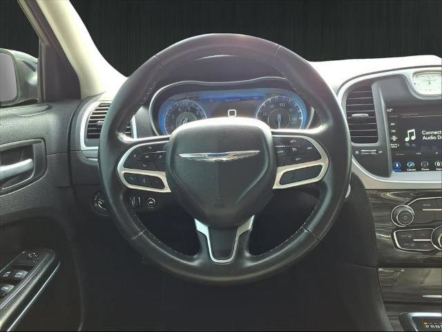 Used 2022 Chrysler 300 Touring w/ Sport Appearance Package image 20