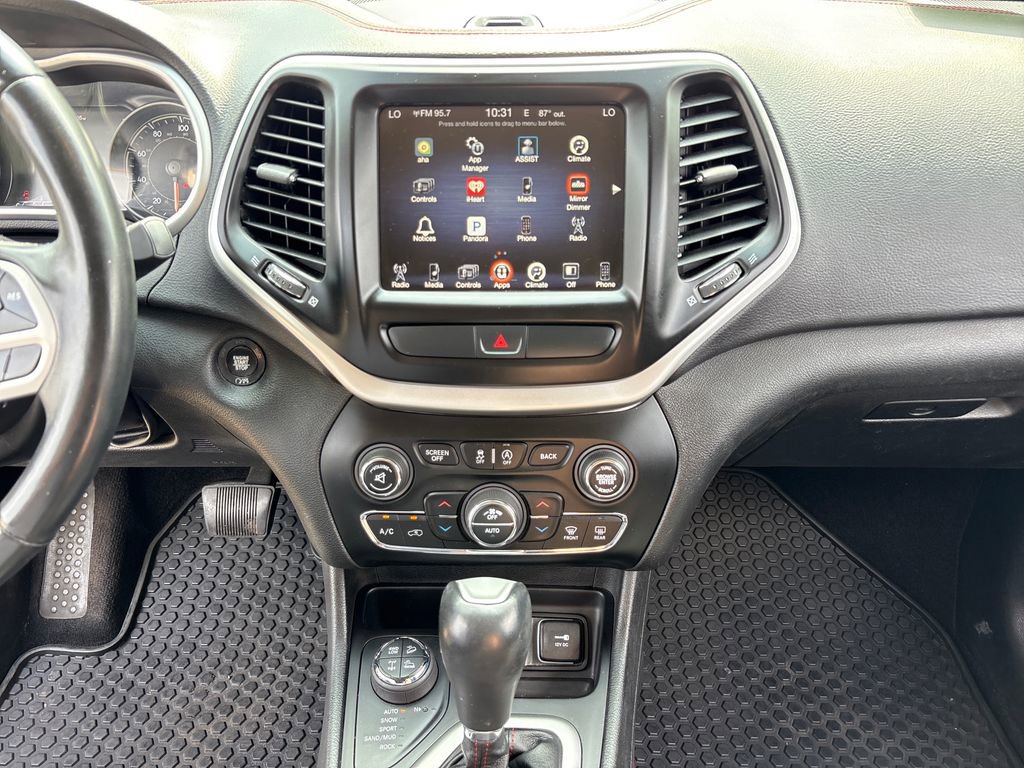 Used 2017 Jeep Cherokee Trailhawk w/ Comfort/Convenience Group AWD/4WD image 21