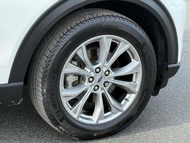 Certified 2023 Ford Explorer XLT w/ Equipment Group 202A image 9