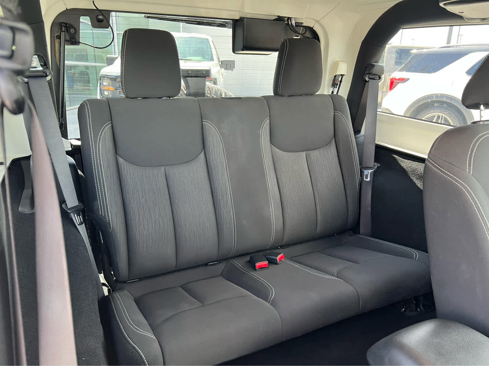 Used 2018 Jeep Wrangler Sahara w/ Connectivity Group AWD/4WD image 21
