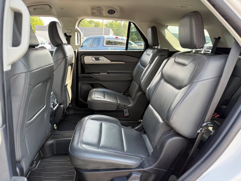 Certified 2025 Ford Explorer Active w/ Active Comfort Package AWD/4WD image 14