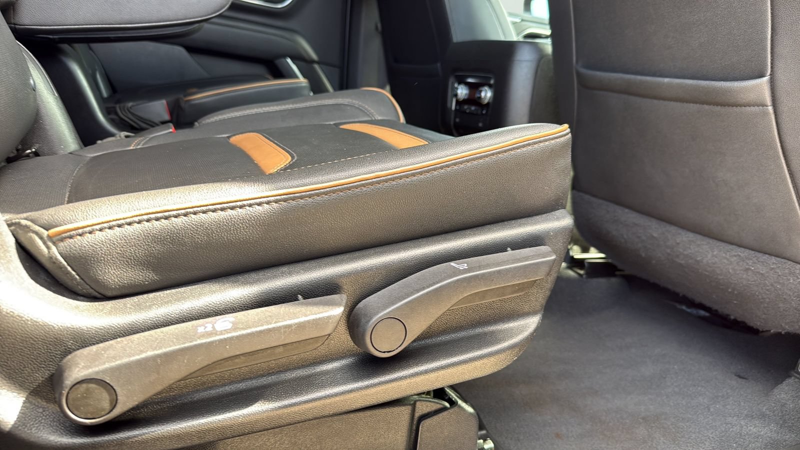 Used 2022 GMC Yukon AT4 AWD/4WD image 24