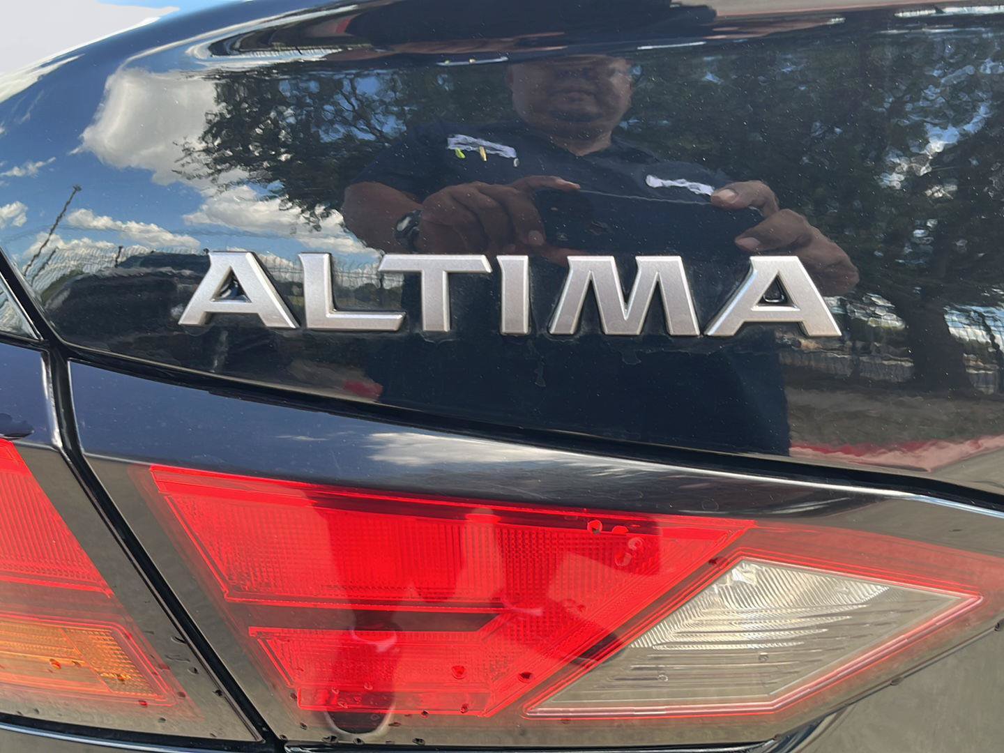 Used 2025 Nissan Altima 2.5 SV FWD image 11