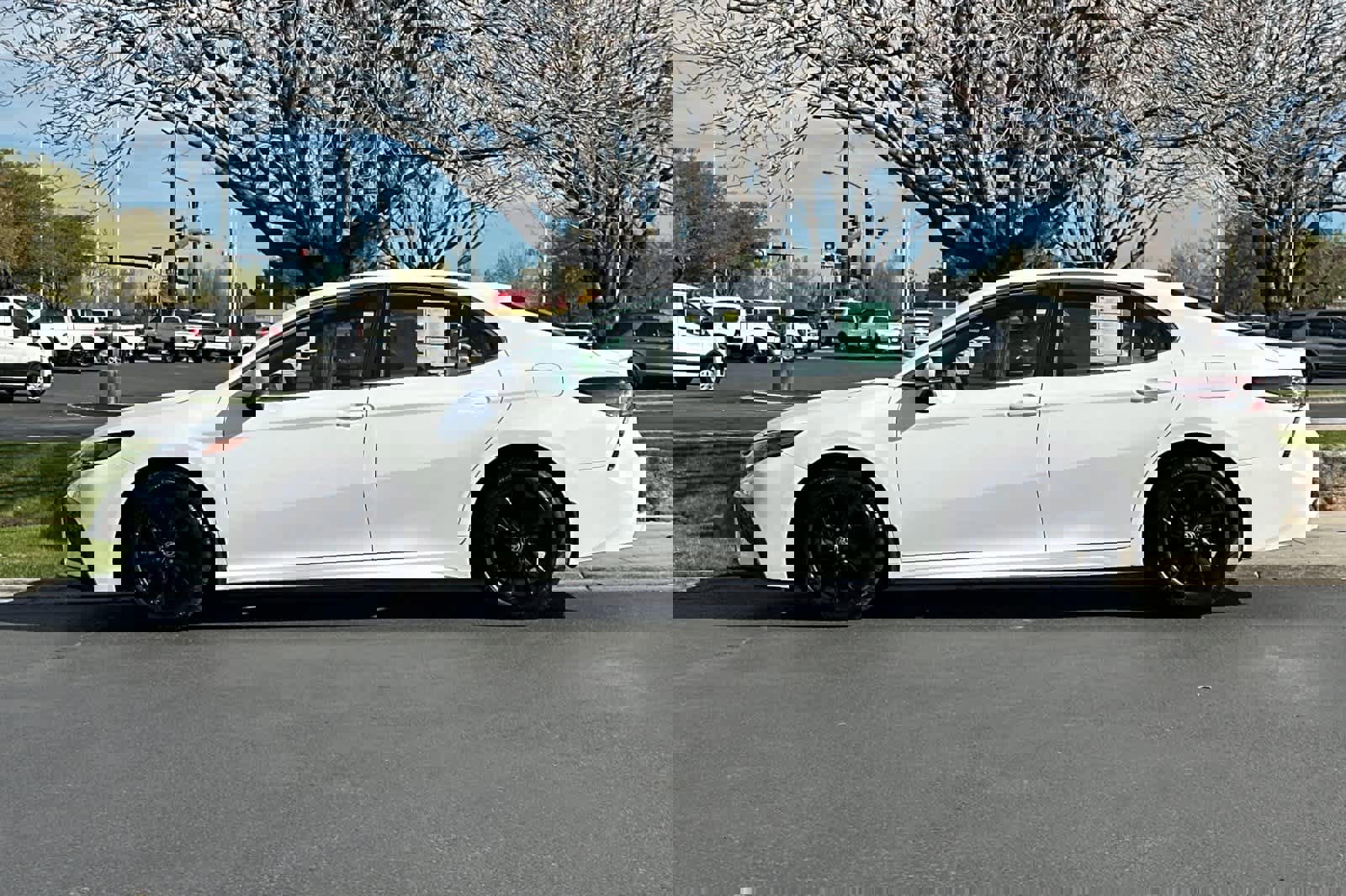 Used 2024 Toyota Camry SE FWD image 2