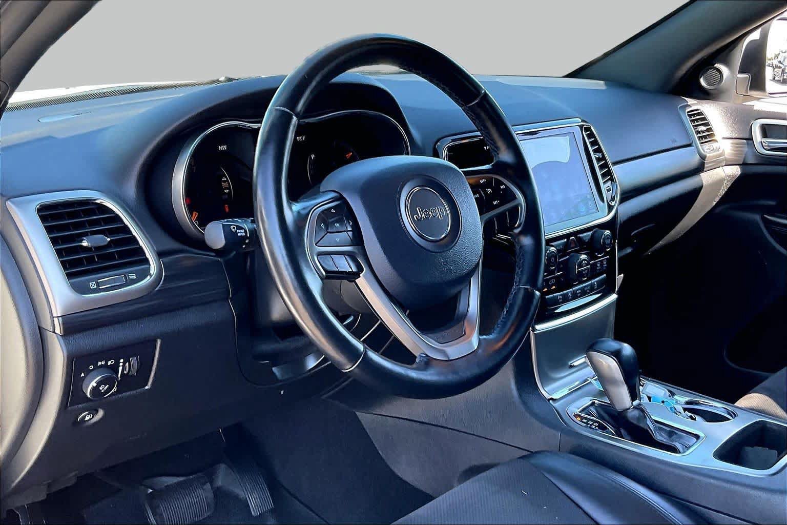 Used 2020 Jeep Grand Cherokee Altitude AWD/4WD image 16