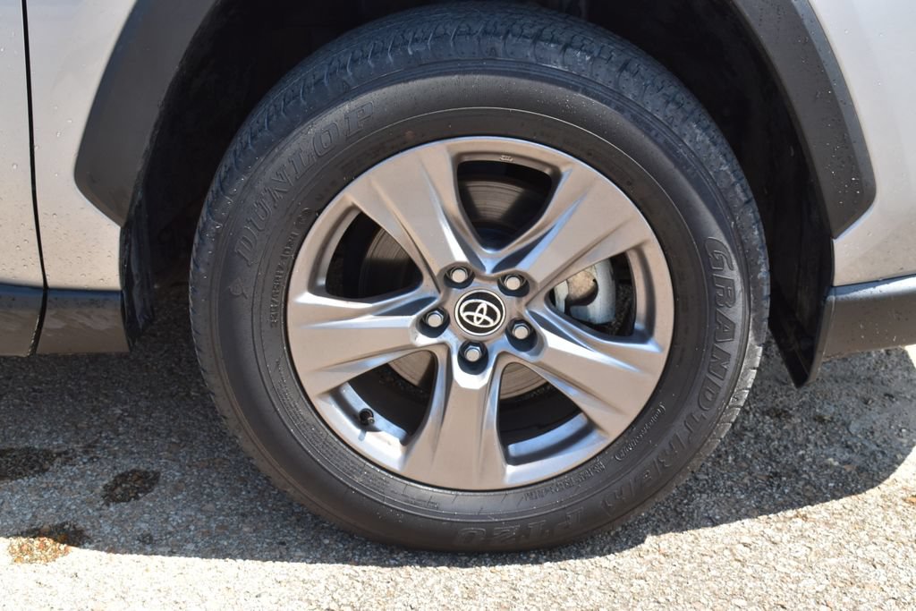 Used 2025 Toyota RAV4 XLE w/ Convenience Package AWD/4WD image 4