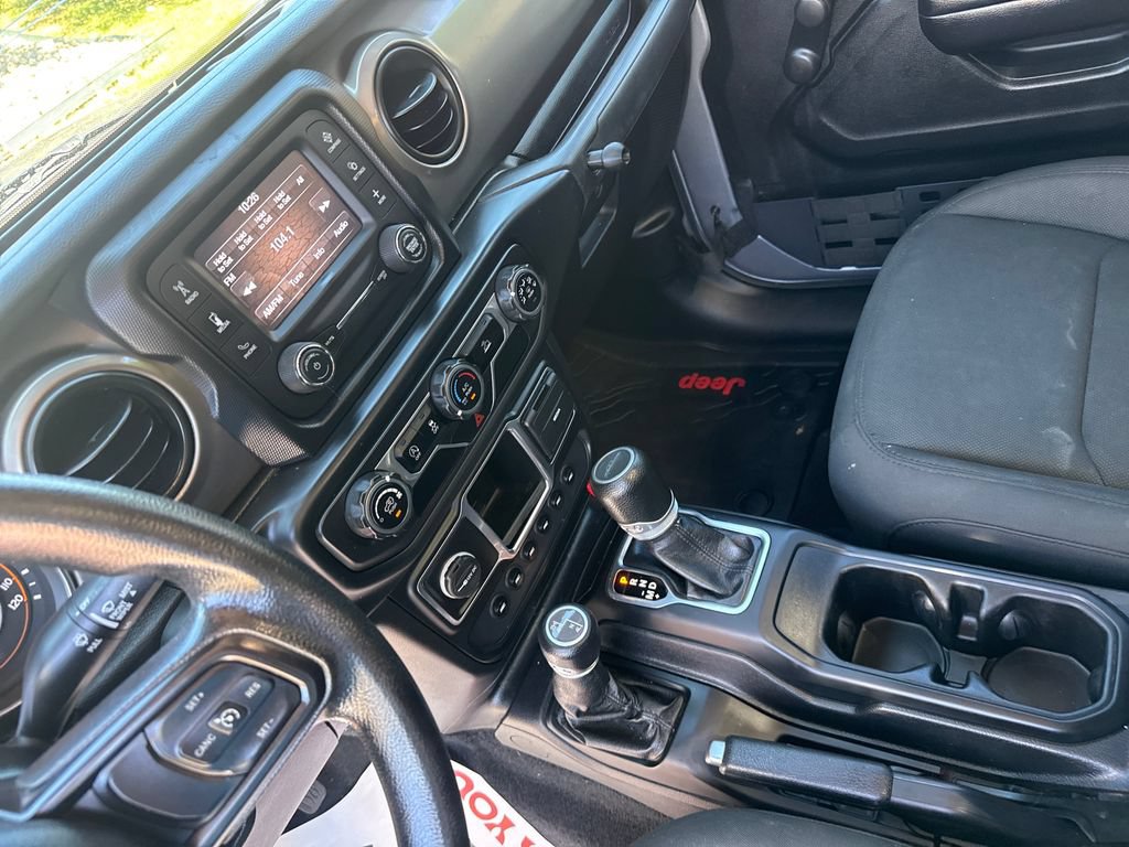 Used 2020 Jeep Gladiator Sport AWD/4WD image 16