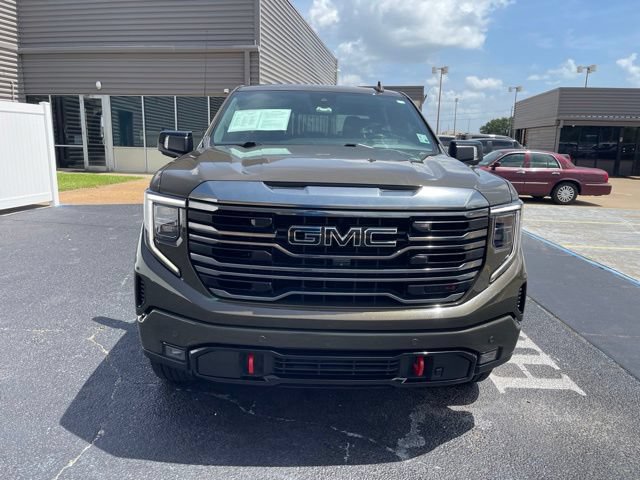 Used 2023 GMC Sierra 1500 AT4 w/ AT4 Premium Package AWD/4WD image 12