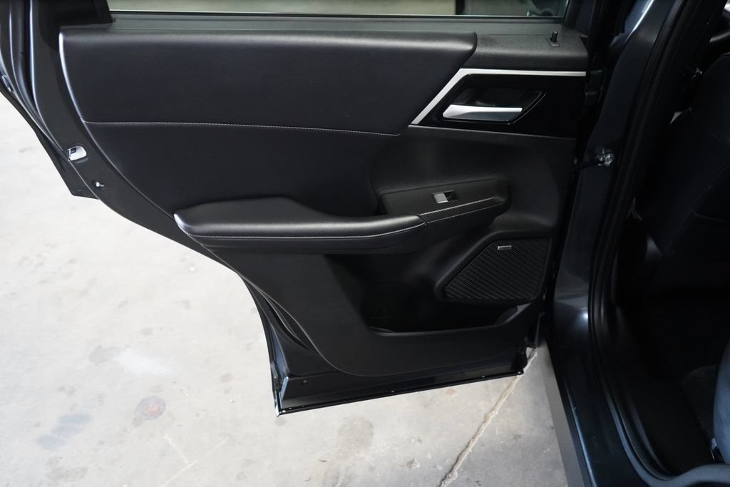 Used 2025 Mitsubishi Outlander SE FWD image 28