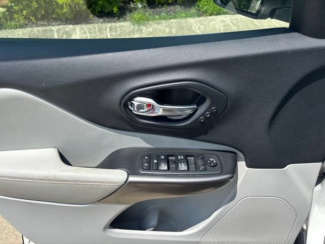 Used 2019 Jeep Cherokee Limited AWD/4WD image 15