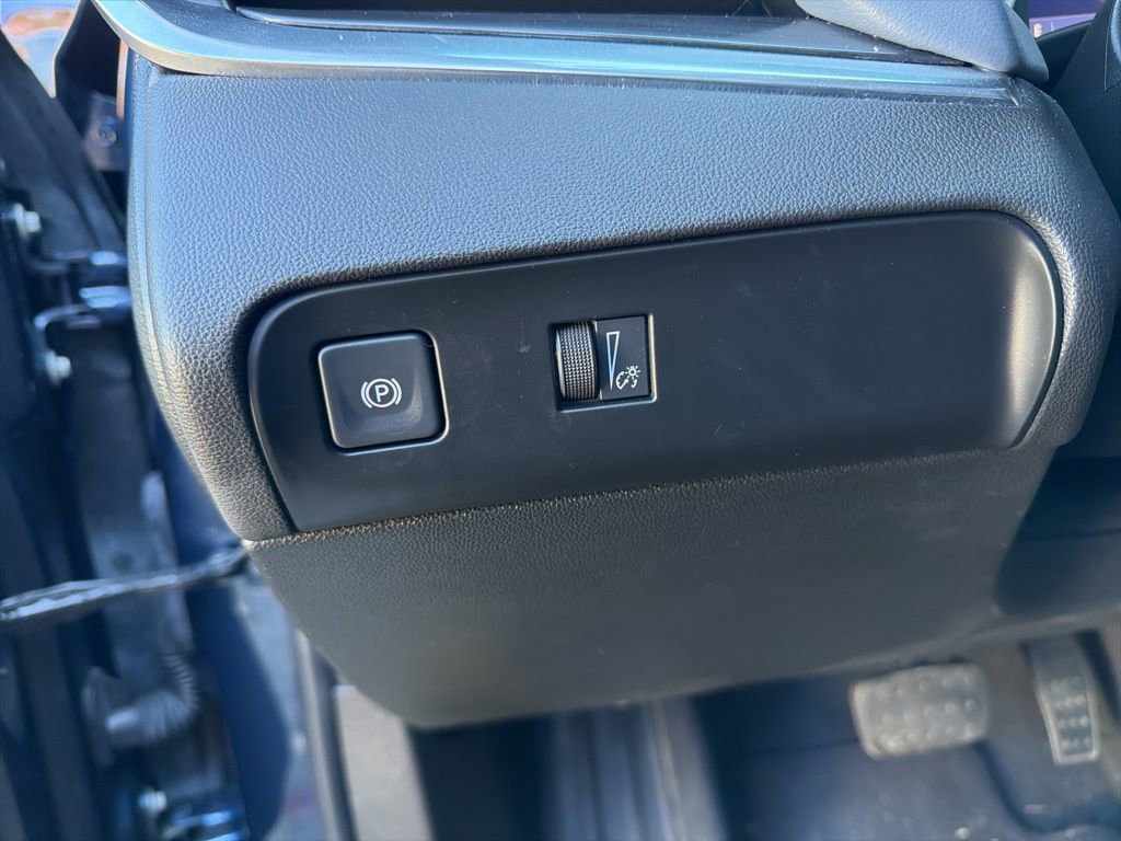 Used 2023 Buick Enclave Essence image 21