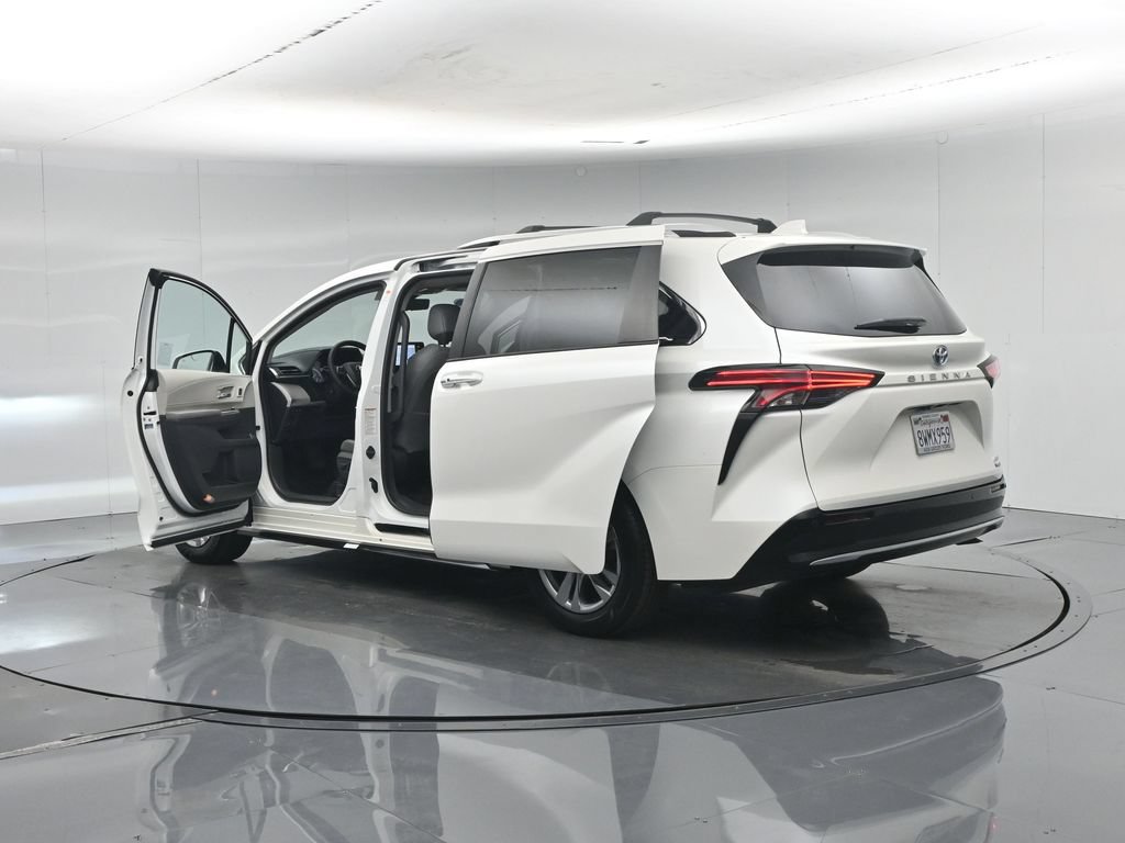 Used 2021 Toyota Sienna Limited FWD image 38