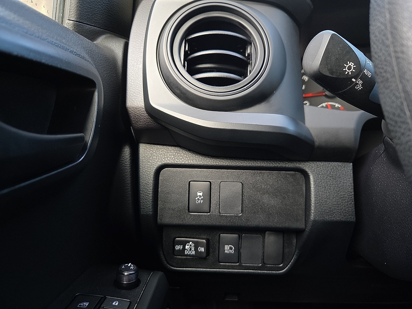 Used 2022 Toyota Tacoma SR AWD/4WD image 20