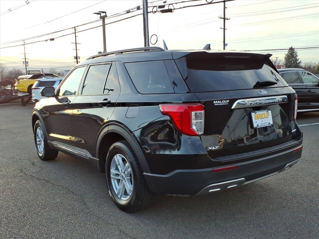 Certified 2022 Ford Explorer XLT w/ Equipment Group 202A image 5
